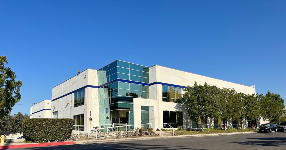 20701 Manhattan Pl, Torrance, CA à louer - Photo de l’immeuble – Image 1 sur 4
