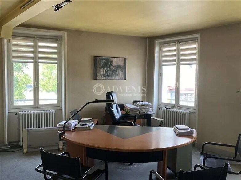 Bureau dans Vierzon à vendre - Photo de l’immeuble – Image 3 sur 4