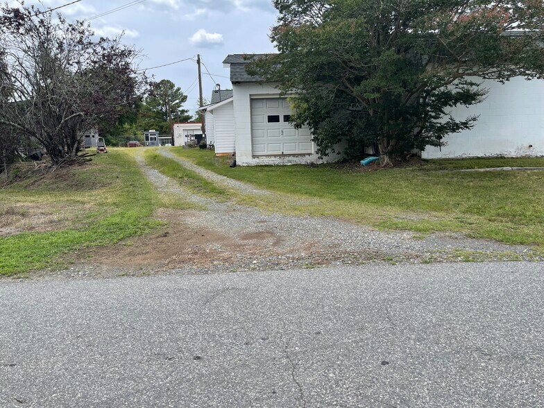 11 Bell Ave, Denton, NC à vendre - Photo principale – Image 2 sur 24
