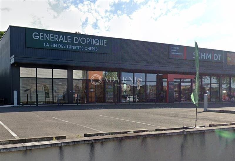 Local commercial dans Châteaubernard à louer - Photo de l’immeuble – Image 1 sur 2