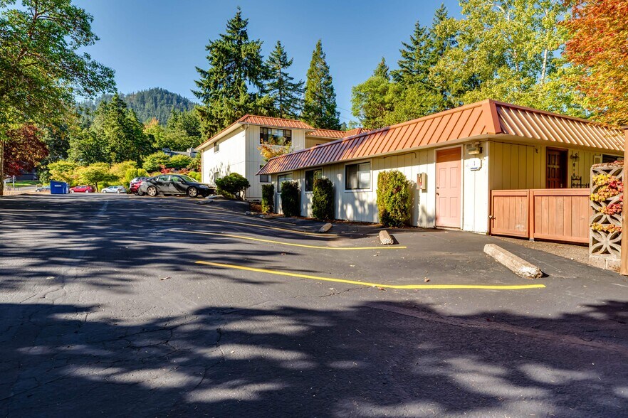 5477 Donald St, Eugene, OR à vendre - Photo de l’immeuble – Image 1 sur 34