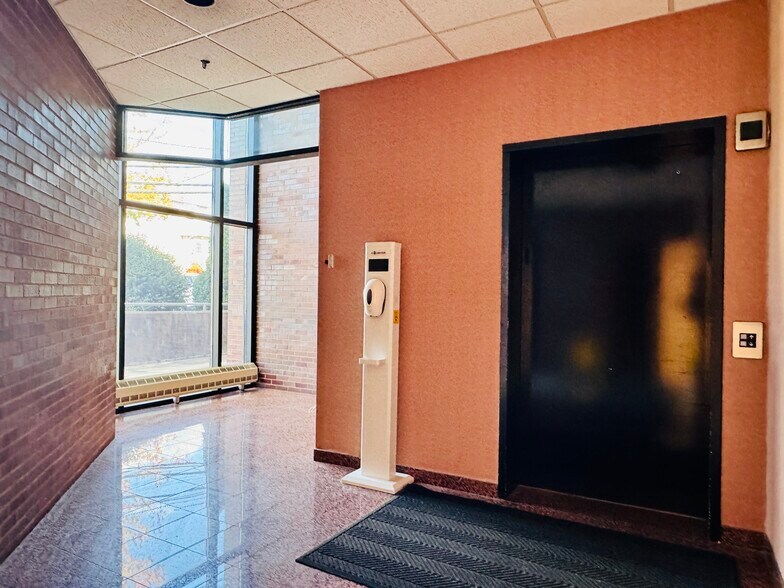 1008 Virgil Ave, Ridgefield, NJ à louer - Photo de l’immeuble – Image 3 sur 20