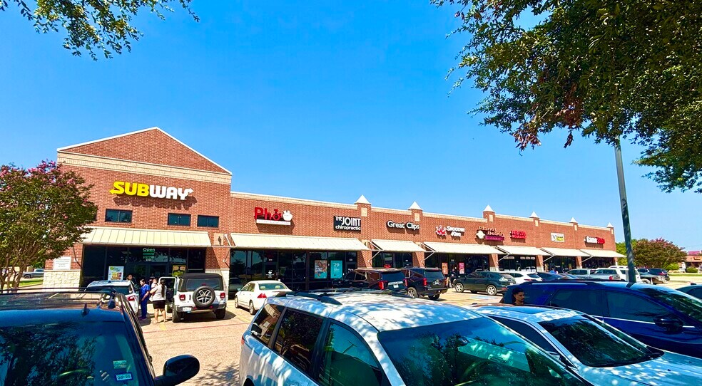 1035 N Highway 77, Waxahachie, TX à louer - Photo de l’immeuble – Image 3 sur 8
