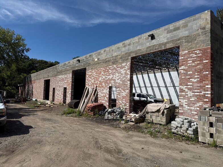 86 Pulaski St, West Warwick, RI à louer - Photo de l’immeuble – Image 2 sur 5