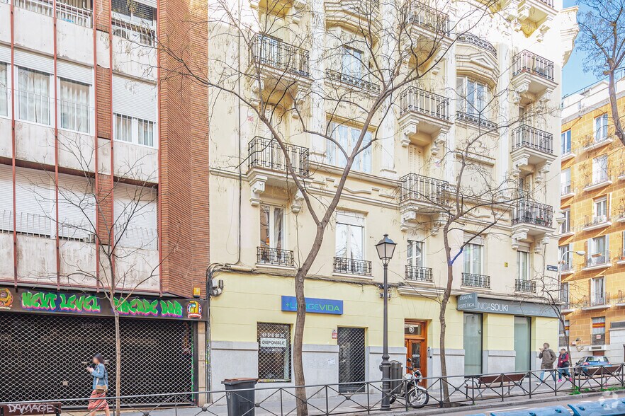 Local commercial dans Madrid, Madrid à louer - Photo de l’immeuble – Image 3 sur 4
