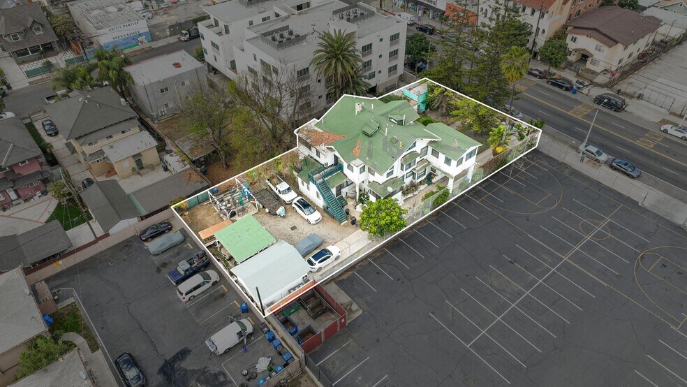 1470 W Adams Blvd, Los Angeles, CA à vendre - Photo de l’immeuble – Image 1 sur 105