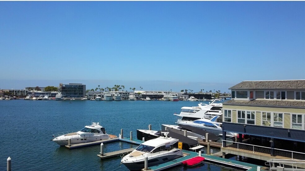 2751 W Coast Hwy, Newport Beach, CA à louer - Photo de l’immeuble – Image 2 sur 26
