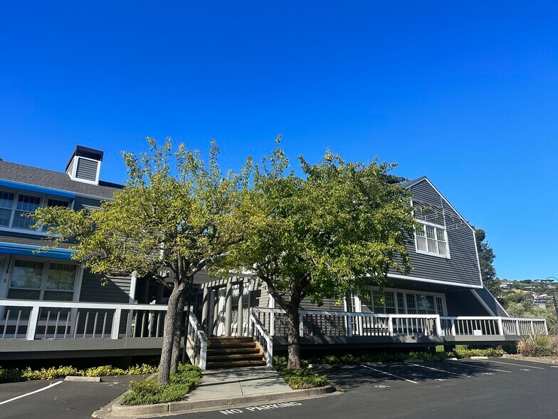 1120 Mar West St, Tiburon, CA à louer - Photo de l’immeuble – Image 1 sur 3