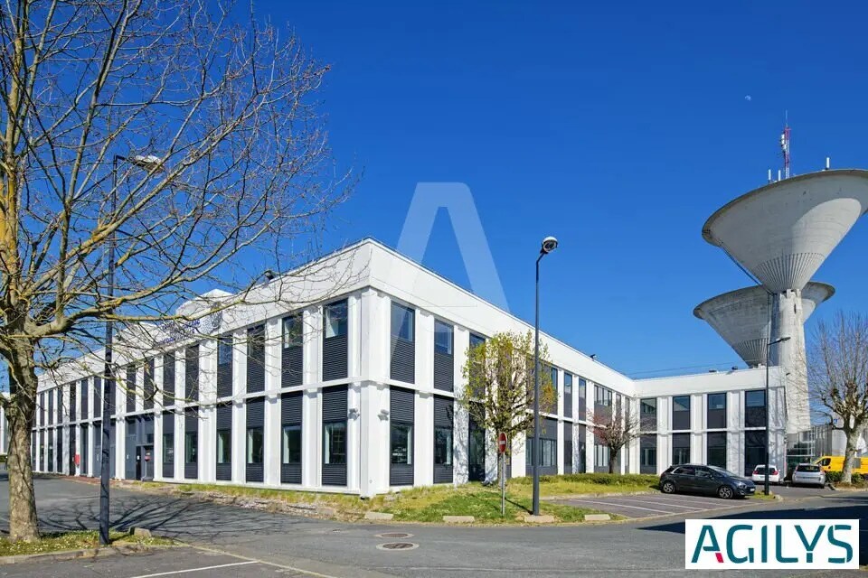 Local d’activités dans  à louer Photo de l’immeuble– Image 1 sur 7