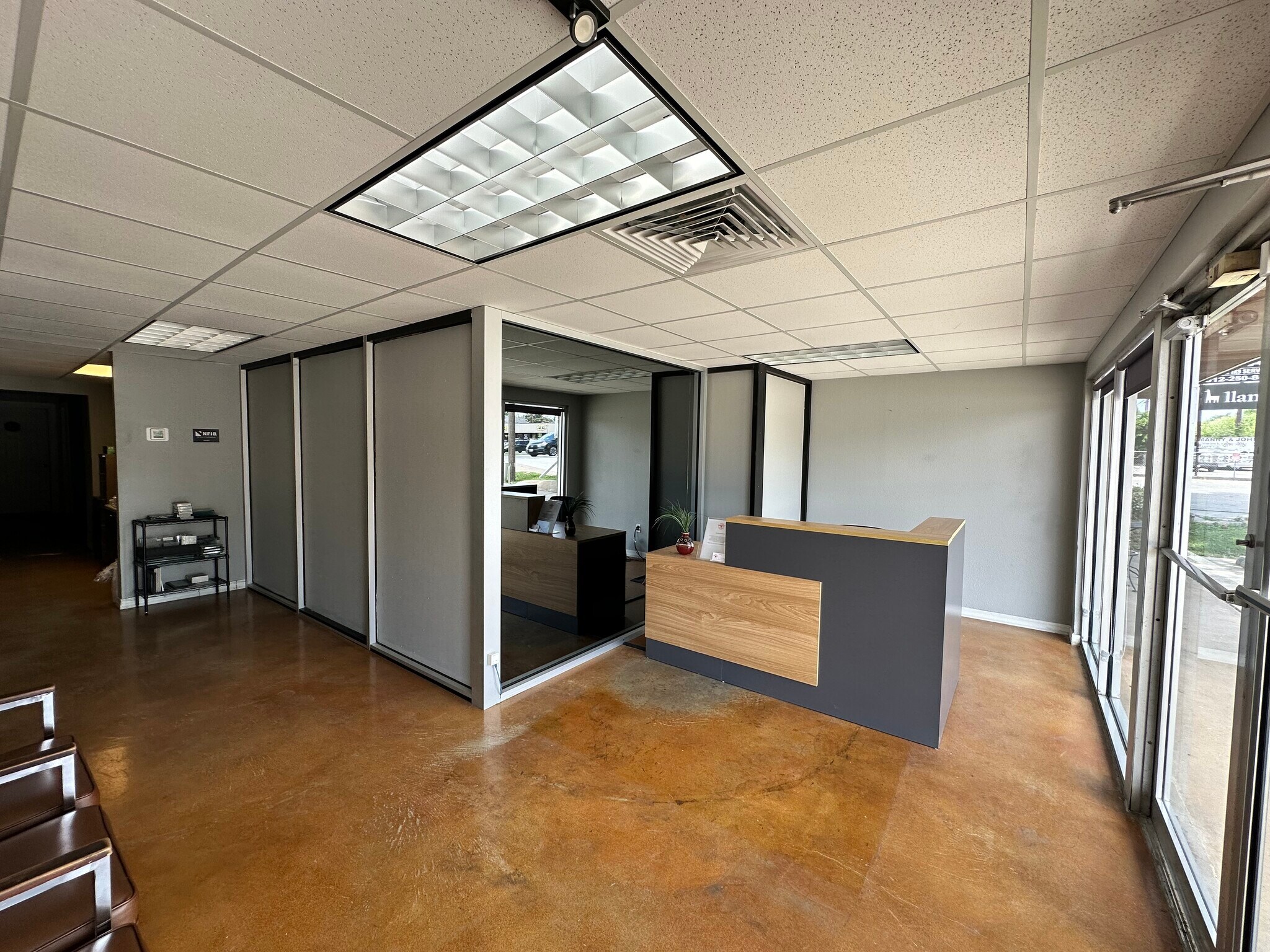 13216 Pond Springs Rd, Austin, TX à louer Hall d’entrée– Image 1 sur 8