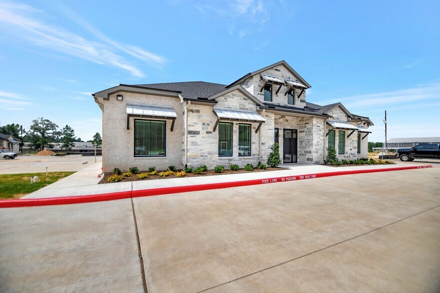 31360 Nichols Sawmill Rd, Magnolia, TX à louer - Photo de l’immeuble – Image 2 sur 23