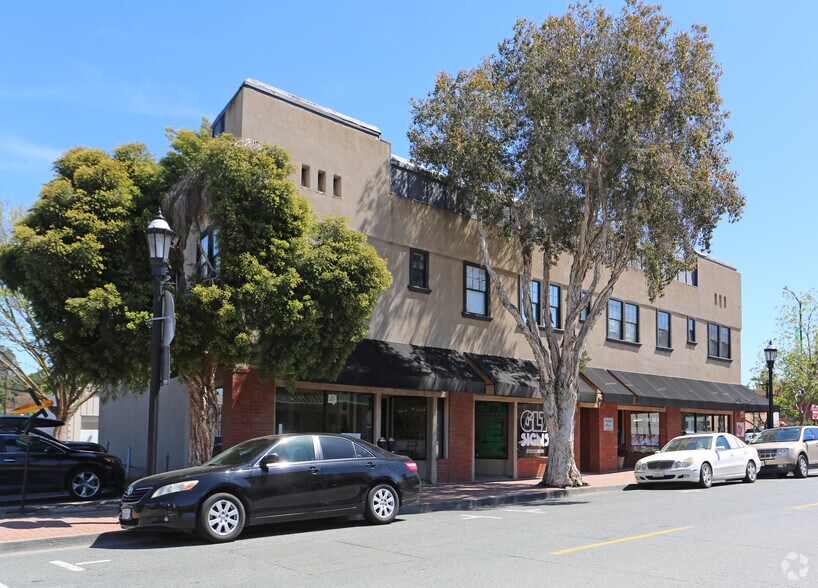 411-413 Ferry St, Martinez, CA à vendre - Photo de l’immeuble – Image 3 sur 33