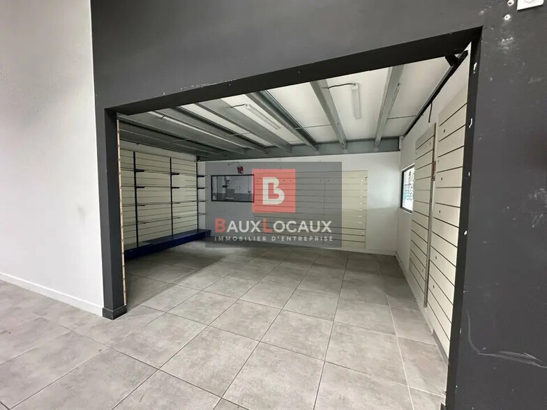 Local commercial dans Le Pontet à louer - Photo de l’immeuble – Image 3 sur 11