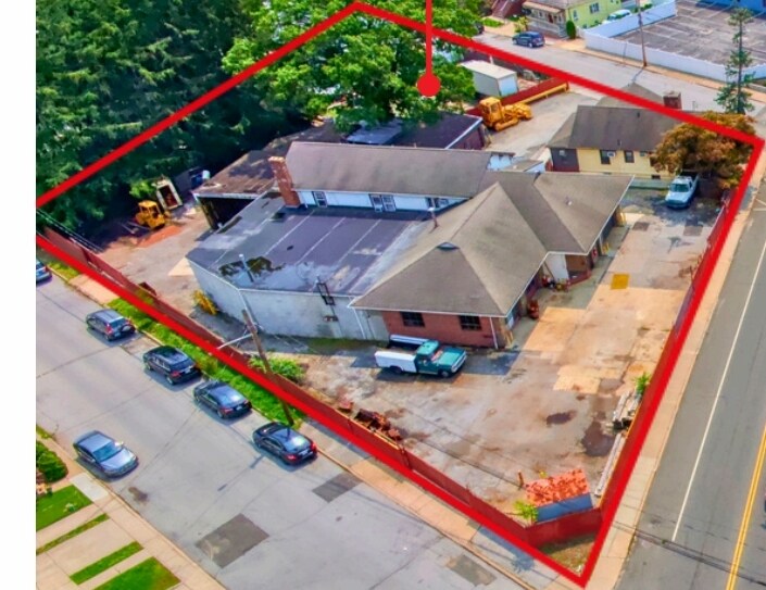 636 Meacham Ave, Elmont, NY à vendre - Photo de l’immeuble – Image 3 sur 6