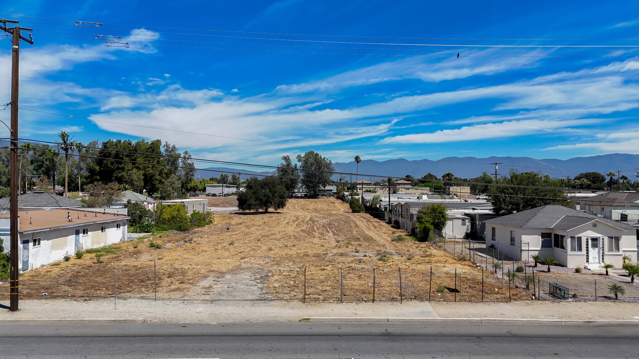 17630 Foothill Blvd, Fontana, CA à vendre Photo de l’immeuble– Image 1 sur 12