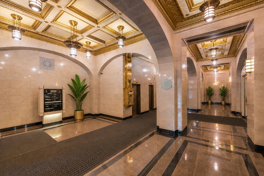 2050 Rue de Bleury, Montréal, QC à louer - Hall d’entrée – Image 3 sur 8
