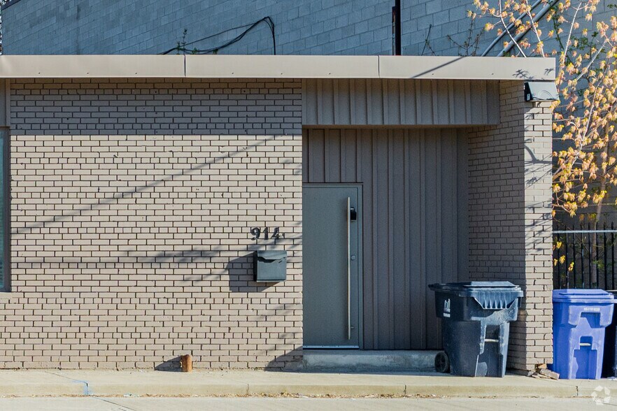 914 Eastern Ave, Toronto, ON à vendre - Photo de l’immeuble – Image 2 sur 3