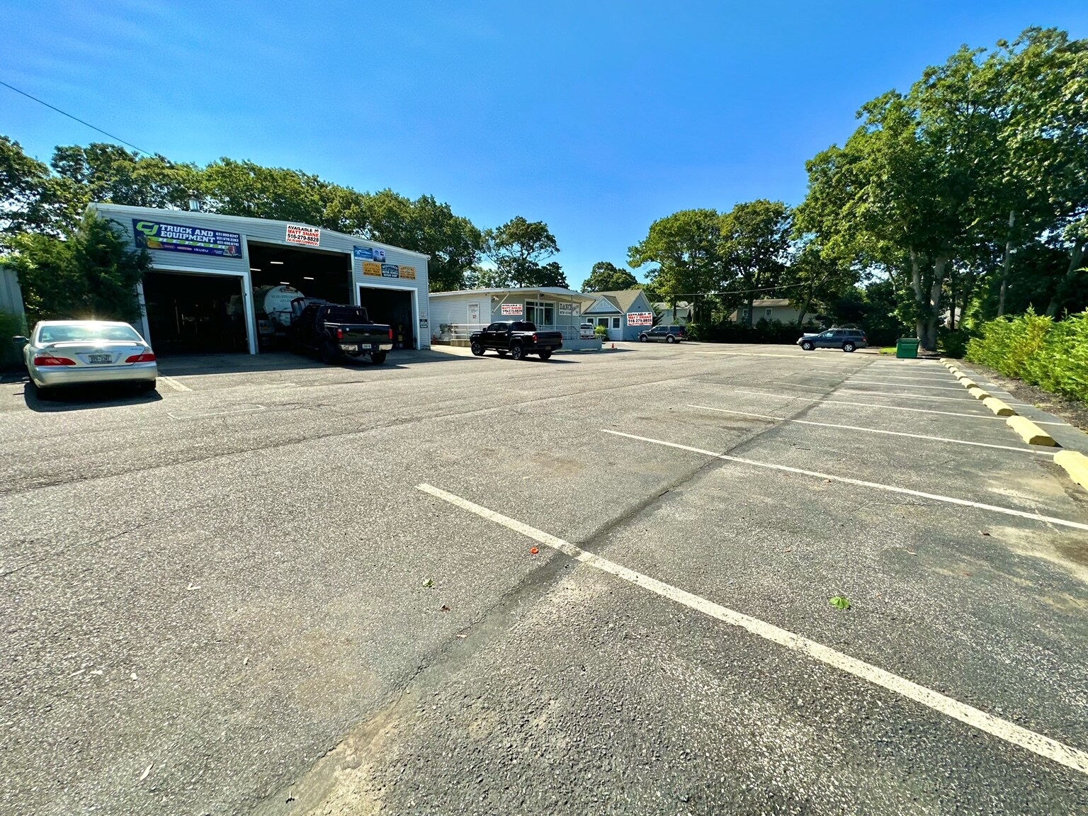 10 Wilcox Ave, Center Moriches, NY à vendre Photo de l’immeuble– Image 1 sur 46