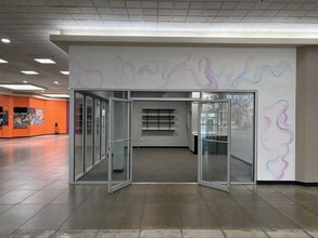 100 Lincoln Sq, Urbana, IL à louer Autre– Image 2 sur 10
