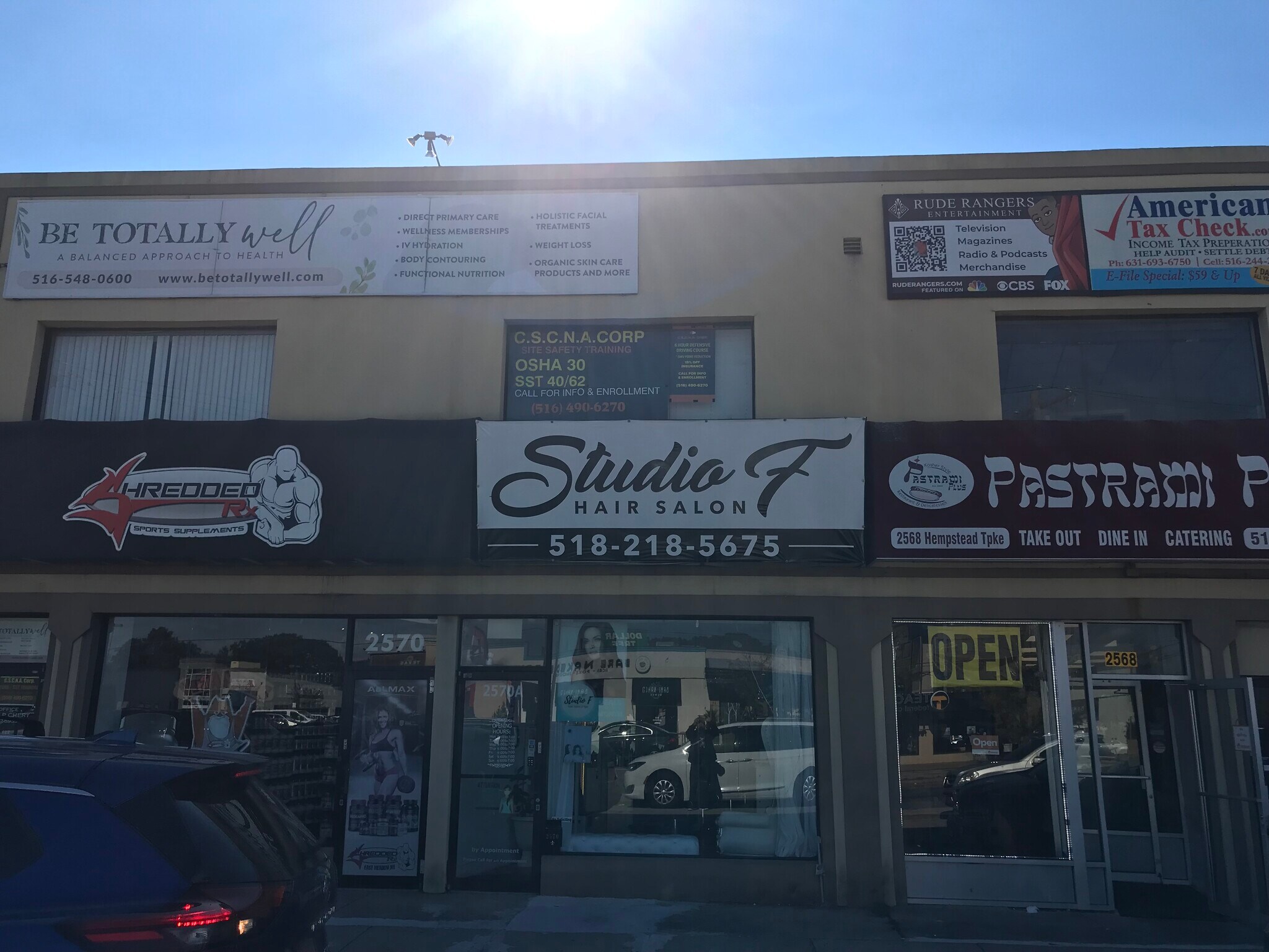 2568-2570 Hempstead Tpke, East Meadow, NY à louer Photo de l’immeuble– Image 1 sur 14