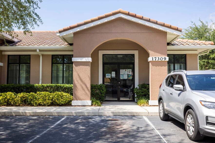 17323 Pagonia Dr, Clermont, FL à louer - Photo de l’immeuble – Image 2 sur 76