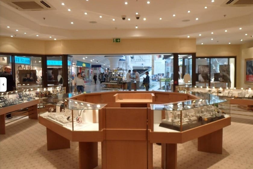 49 Town Mall, Woking à louer Photo intérieure– Image 1 sur 3