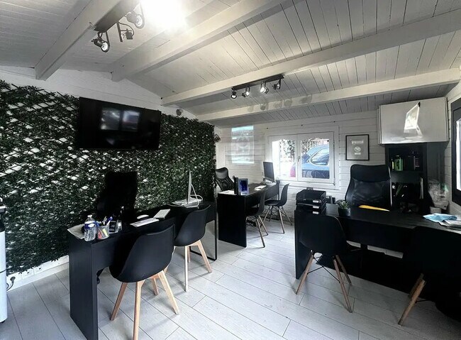 Plus de détails pour Local commercial à vendre