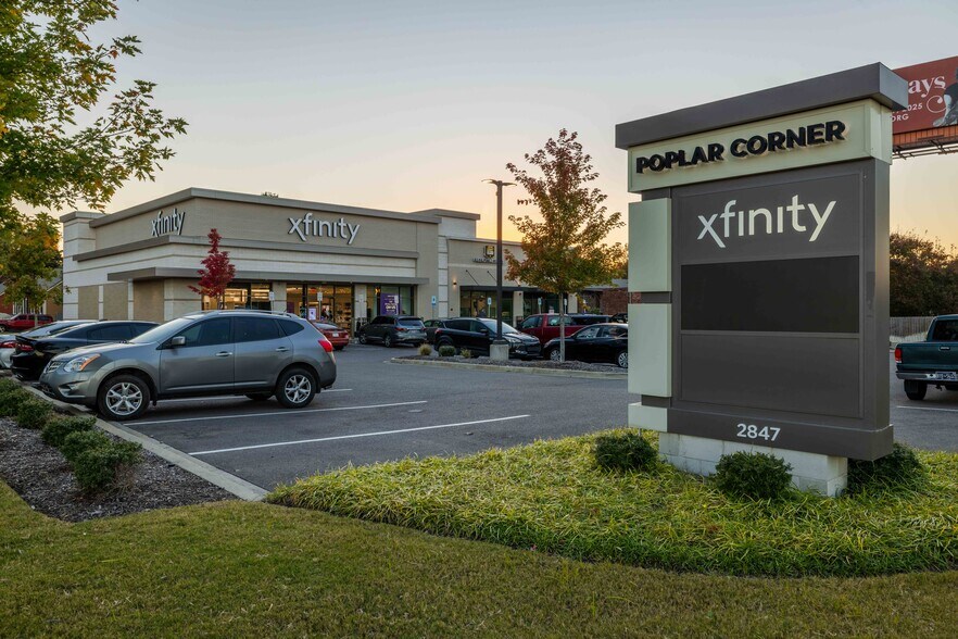 2847 Poplar Ave, Memphis, TN à louer - Photo de l’immeuble – Image 1 sur 28