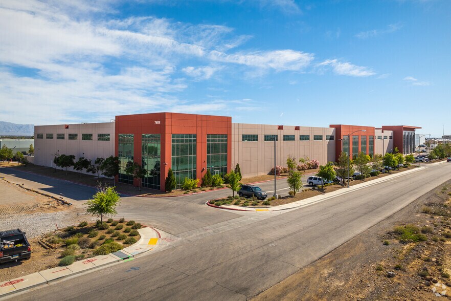 7608 W Teco Ave, Las Vegas, NV à louer - Photo de l’immeuble – Image 2 sur 5