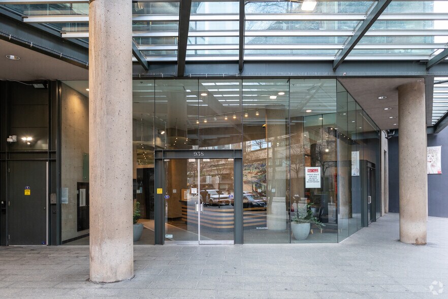 938 Howe St, Vancouver, BC à louer - Photo de l’immeuble – Image 2 sur 11