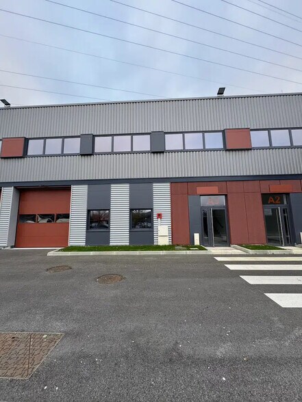 Local d’activités dans Corbeil-Essonnes à louer - Photo de l’immeuble – Image 2 sur 5