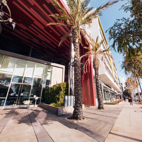 7141-7155 Santa Monica Blvd, West Hollywood, CA à louer - Photo de l’immeuble – Image 1 sur 9