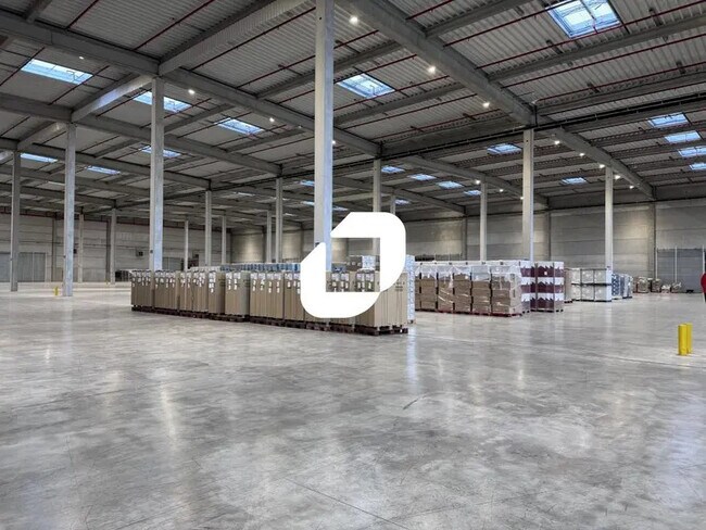 Plus de détails pour Bureau, Industriel/Logistique à louer