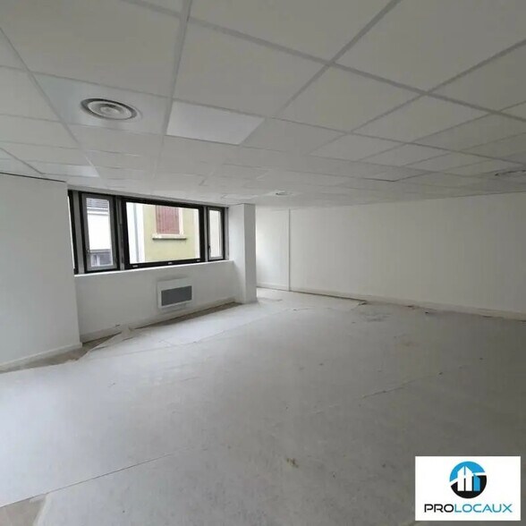 Bureau dans Grenoble à louer - Photo de l’immeuble – Image 3 sur 9