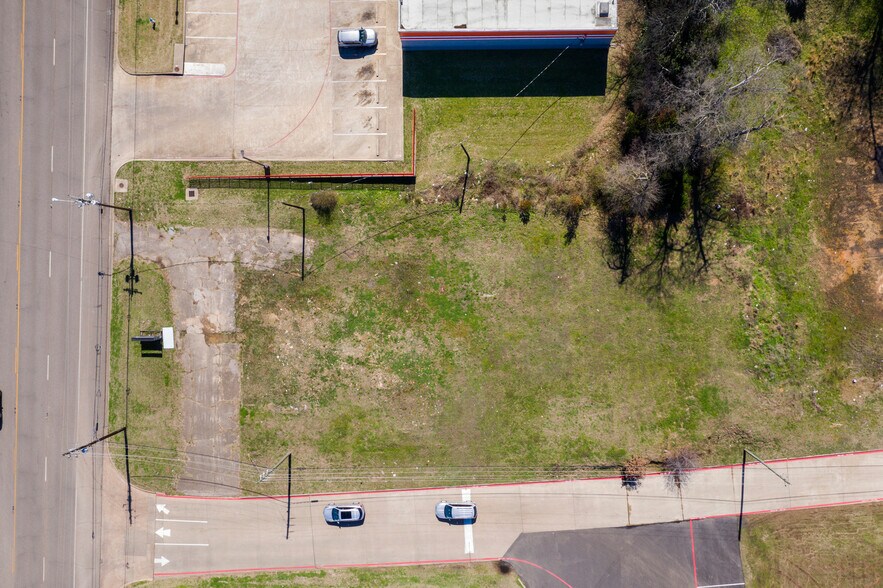902 S Jefferson Ave, Mount Pleasant, TX à vendre - Photo de l’immeuble – Image 2 sur 15