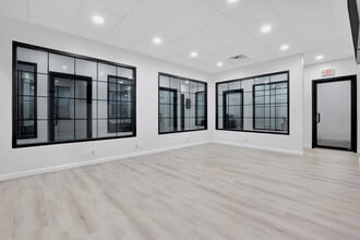 140 Adams Ave, Hauppauge, NY à louer Photo de l’immeuble– Image 2 sur 6