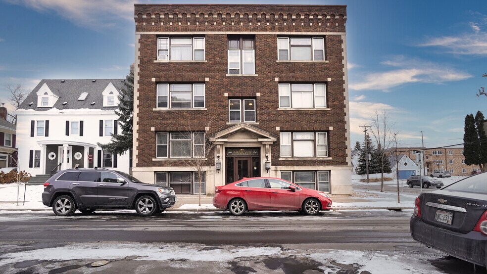 2545 Garfield Ave, Minneapolis, MN à vendre - Photo de l’immeuble – Image 1 sur 18
