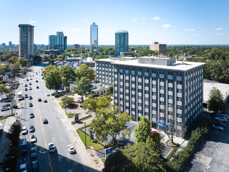 2970 Peachtree Rd NW, Atlanta, GA à louer - Photo de l’immeuble – Image 2 sur 11