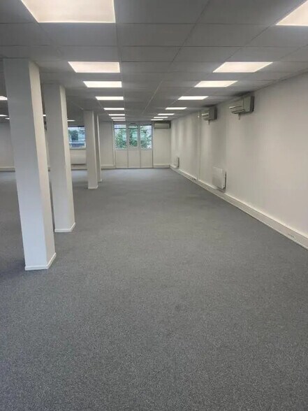 Bureau dans Levallois-Perret à louer - Photo de l’immeuble – Image 2 sur 6