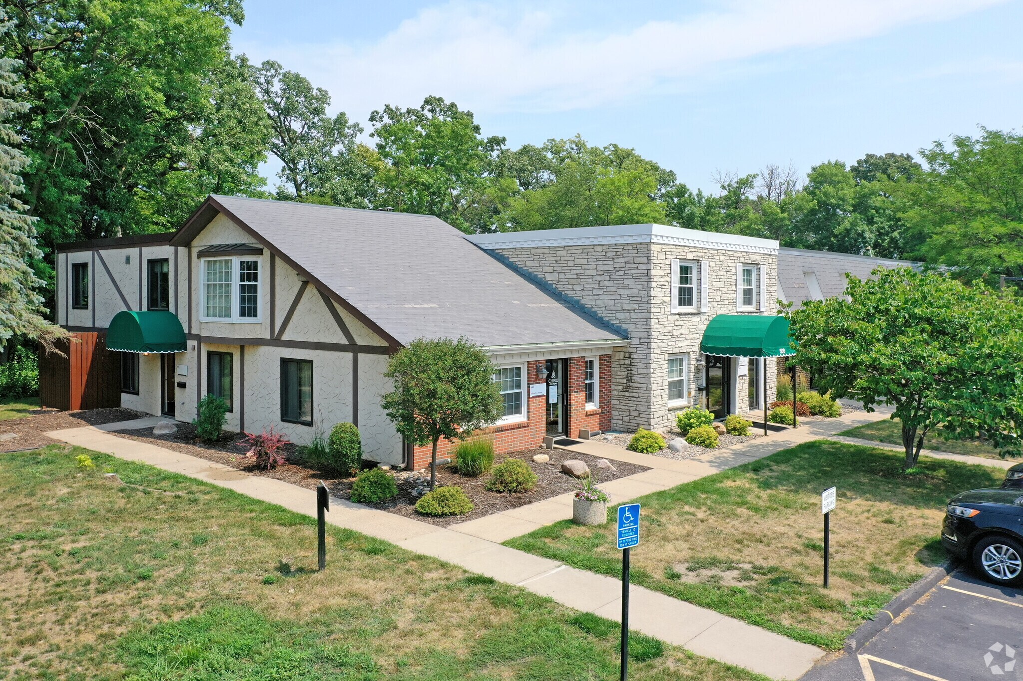 600 Twelve Oaks Center Dr, Wayzata, MN à louer Photo principale– Image 1 sur 17