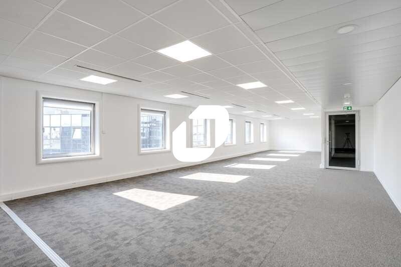Bureau dans Courbevoie à louer - Photo de l’immeuble – Image 2 sur 5