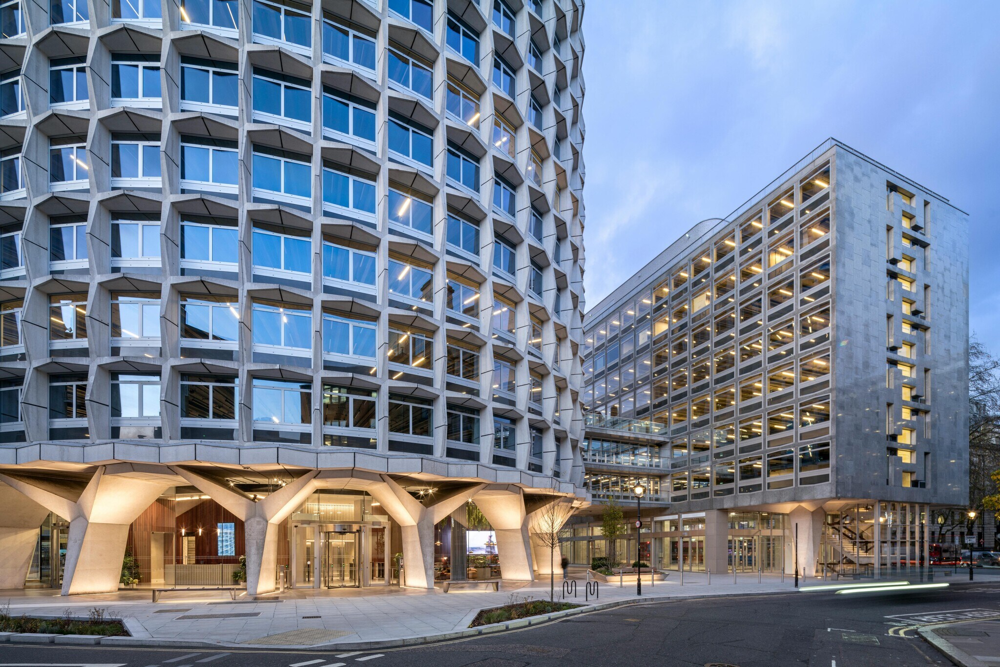 1 Kemble St, Londres à louer Photo de l’immeuble– Image 1 sur 27