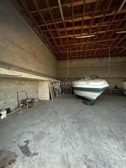 Industriel/Logistique dans Montredon-des-Corbières à louer - Photo intérieure – Image 2 sur 8