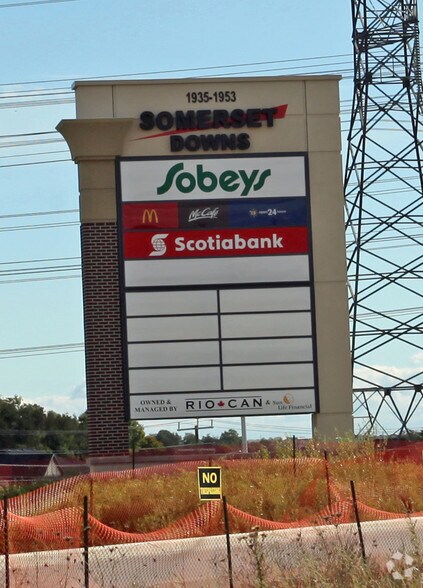 1935-1953 Ravenscroft Rd, Ajax, ON à louer - Photo de l’immeuble – Image 2 sur 16