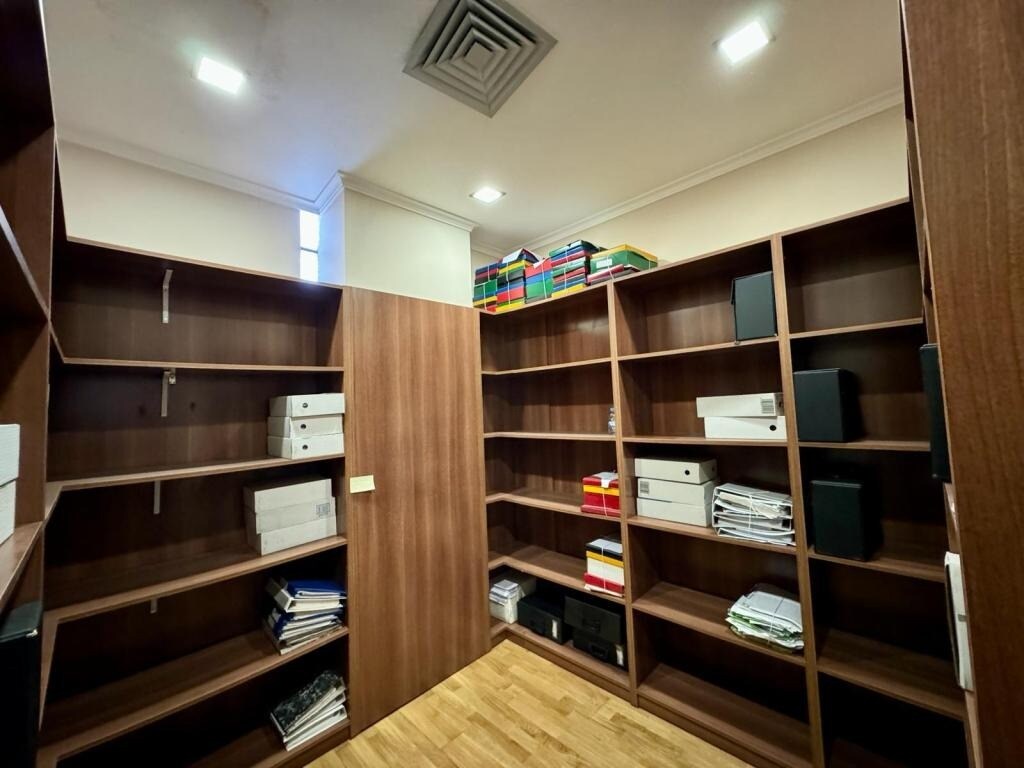 Montcada i Reixac, BAR 08110 - Lot 1 - - Photo intérieure - Image 2 of 11