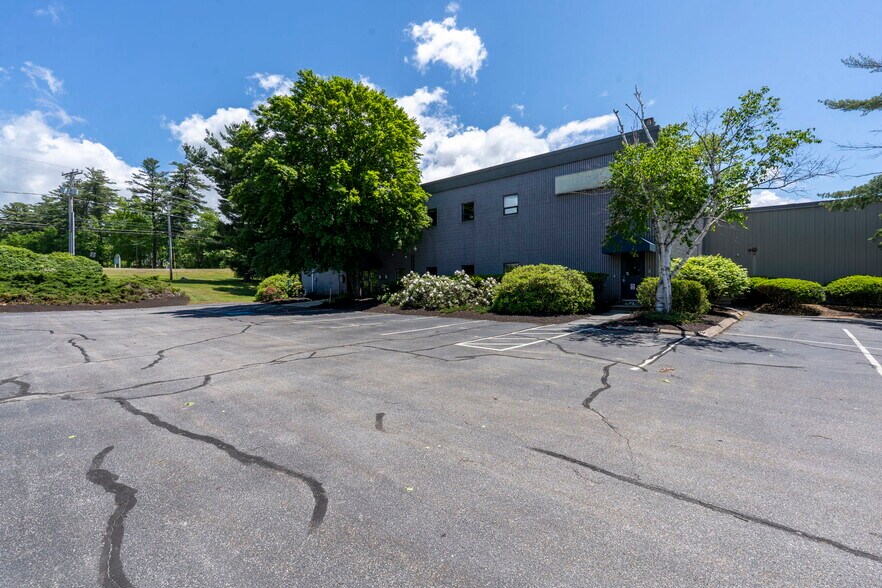 645 Harvey Rd, Manchester, NH à louer - Photo de l’immeuble – Image 3 sur 32