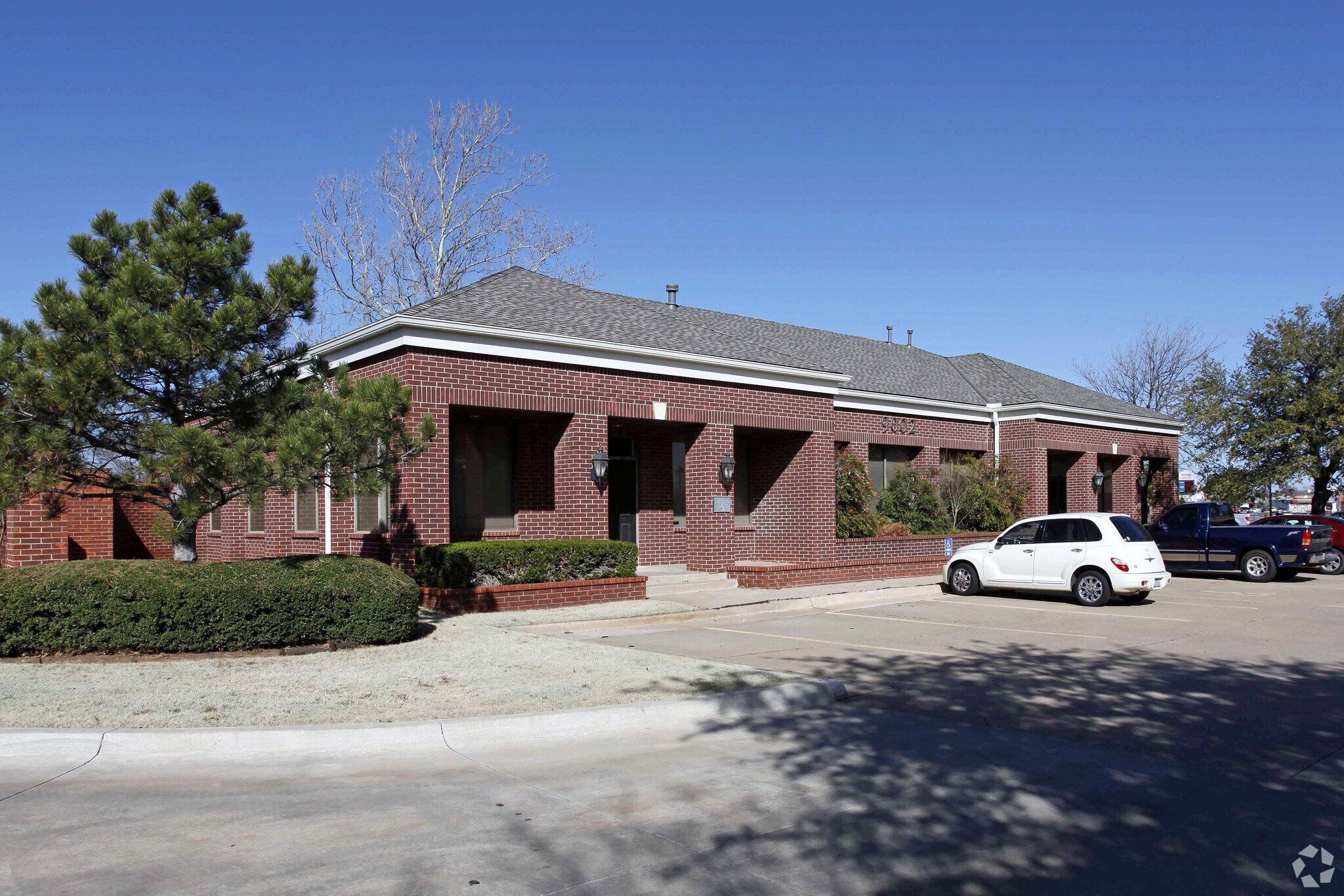 9002 N May Ave, Oklahoma City, OK à louer Photo principale– Image 1 sur 8