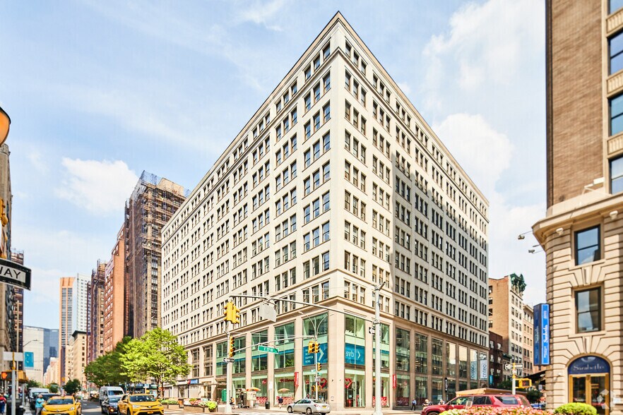 387 Park Ave S, New York, NY à louer - Photo de l’immeuble – Image 1 sur 10