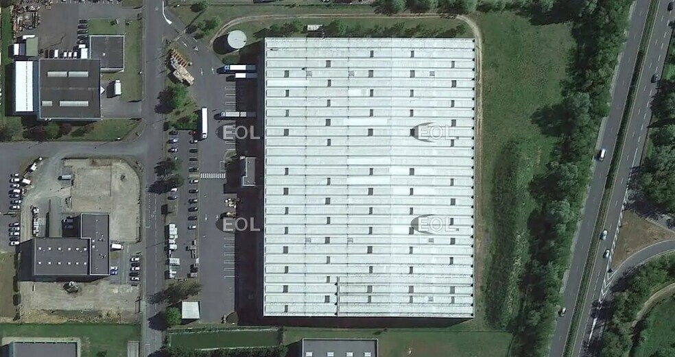 Industriel/Logistique dans Le Meux à louer - Photo de l’immeuble – Image 2 sur 11