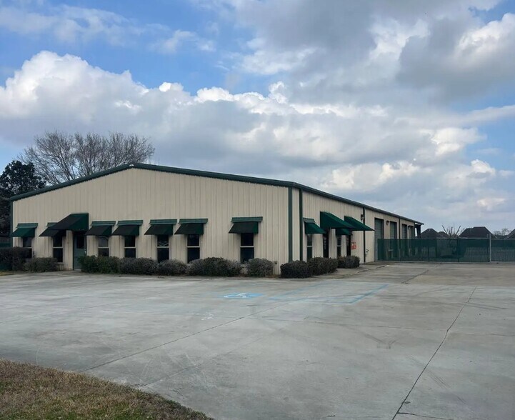 14302 Highway 44, Gonzales, LA à louer - Photo principale – Image 1 sur 5